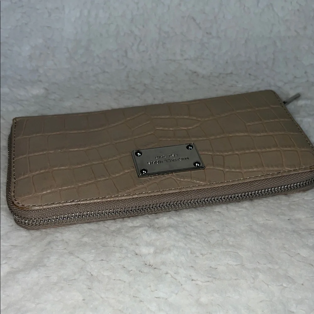 Michael Kors Tan‎ Crocodile-Embossed Wallet Luxurious Design